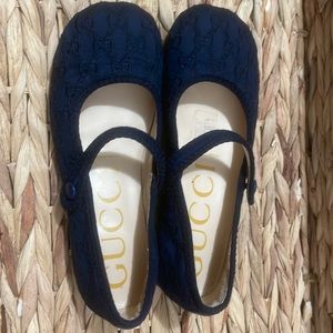 Gucci girls cobalt blue flat ballet shoes.